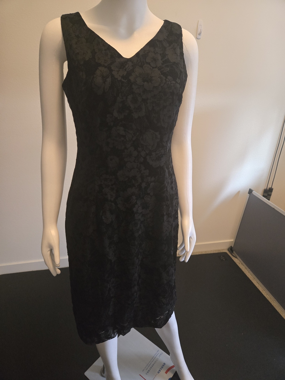 Studio I Black Dress Label Close-Up
